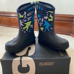 Boys size 11 BOGS boots. Brand new still in the box and has all tags still on.